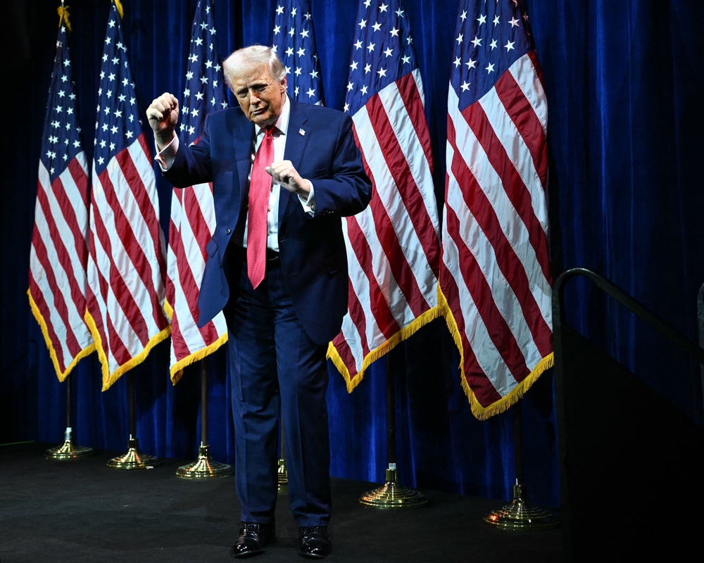 Tuyển Bỉ ăn mừng bằng điệu nhảy Donald Trump sau chiến thắng 4-1 trước Mỹ - Ảnh 2.