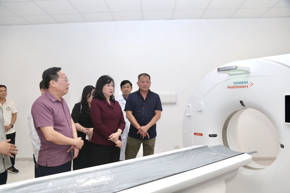 Bộ trưởng Bộ Y tế kiểm tra công tác chuẩn bị trước ngày khai trương Bệnh viện Hữu nghị Việt Đức cơ sở Ninh Bình - Ảnh 4. Bộ trưởng Bộ Y tế kiểm tra công tác chuẩn bị trước ngày khai trương Bệnh viện Hữu nghị Việt Đức cơ sở Ninh Bình - Ảnh 4.