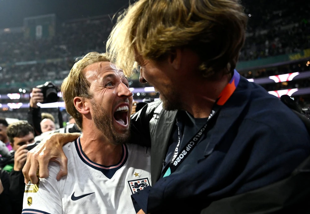 Tin nóng thể thao tối 7/7: Harry Kane gặp "chấn thương" vì ăn mừng, Thương vụ Vozinha đến Việt Nam đổ bể - Ảnh 1.