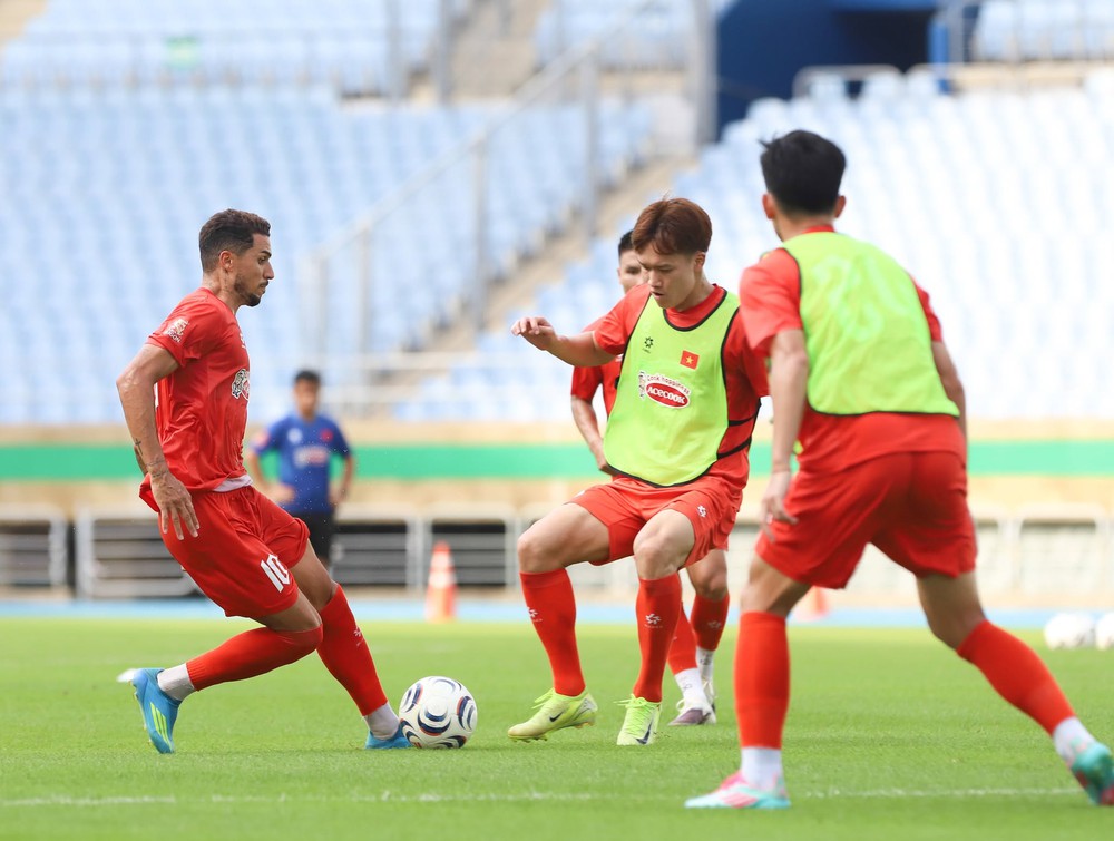 Tin nóng bóng đá Việt hôm nay 8/7: Đội tuyển Việt Nam đấu tập Yongin FC; Đối thủ của Olympic Việt Nam tại ASIAD lộ diện - Ảnh 1. Tin nóng bóng đá Việt hôm nay 8/7: Đội tuyển Việt Nam đấu tập Yongin FC; Đối thủ của Olympic Việt Nam tại ASIAD lộ diện - Ảnh 1.