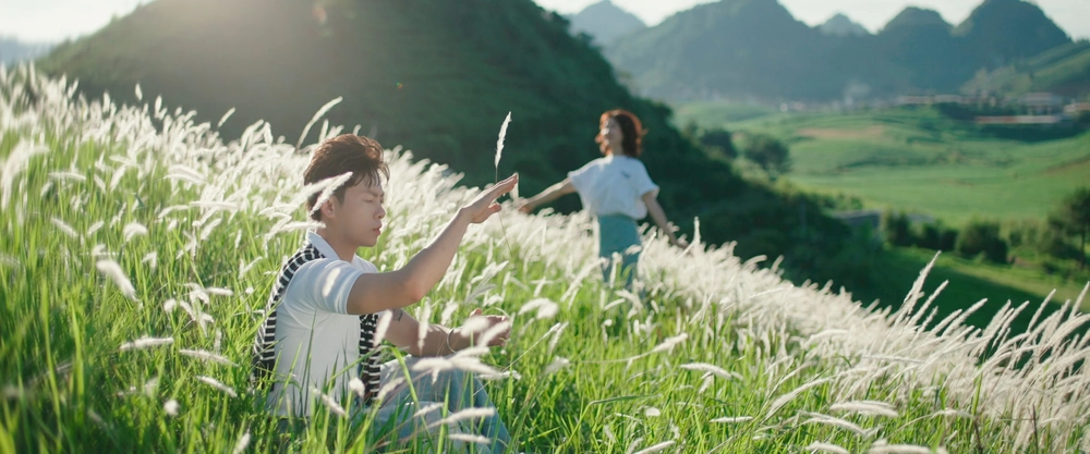 Hoàng Hà Cương làm mới bản hit của Nguyên Hà "Nhắm mắt thấy mùa hè" - Ảnh 1. Hoàng Hà Cương làm mới bản hit của Nguyên Hà "Nhắm mắt thấy mùa hè" - Ảnh 1.
