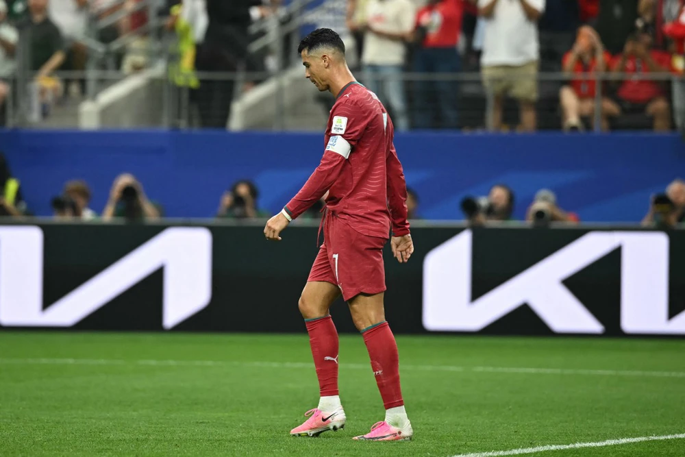 Khoảnh khắc cô độc trong đường hầm khép lại hành trình World Cup của Cristiano Ronaldo - Ảnh 2. Khoảnh khắc cô độc trong đường hầm khép lại hành trình World Cup của Cristiano Ronaldo - Ảnh 2.