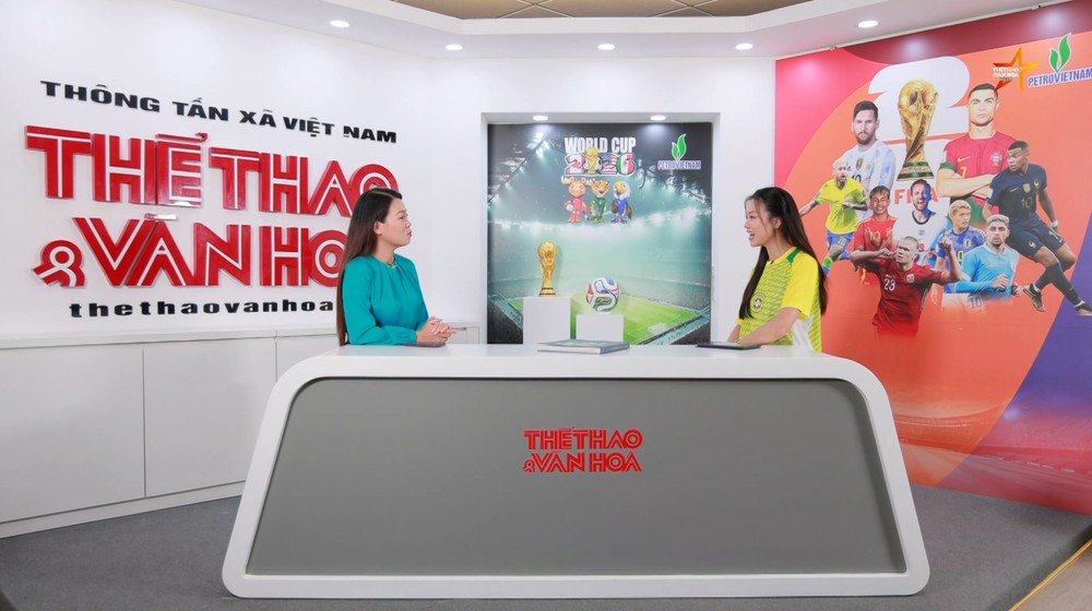 Màn "đu idol" đặc biệt của Hoa hậu Đoàn Thu Thủy - Ảnh 1. Màn "đu idol" đặc biệt của Hoa hậu Đoàn Thu Thủy - Ảnh 1.