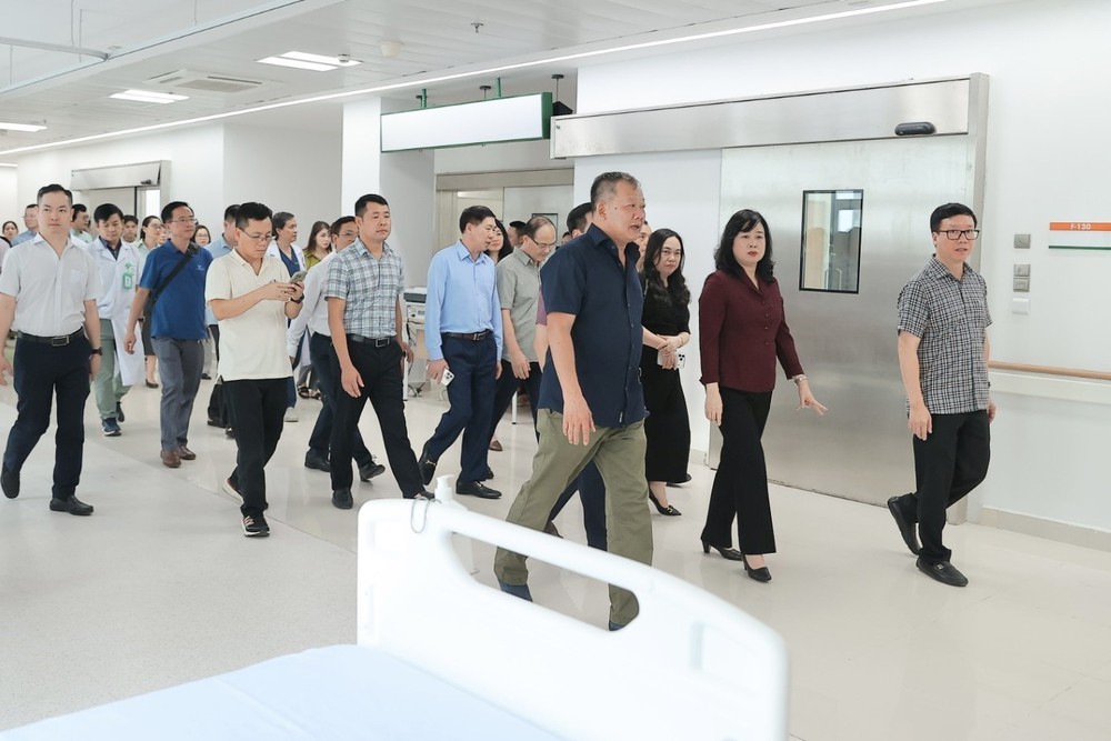 Bộ trưởng Y tế kiểm tra việc chuẩn bị khai trương Bệnh viện Việt Đức cơ sở Ninh Bình - Ảnh 2. Bộ trưởng Y tế kiểm tra việc chuẩn bị khai trương Bệnh viện Việt Đức cơ sở Ninh Bình - Ảnh 2.