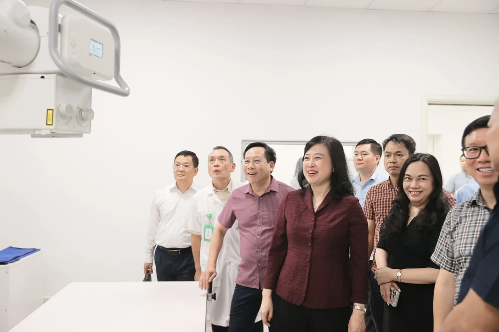 Bộ trưởng Y tế kiểm tra việc chuẩn bị khai trương Bệnh viện Việt Đức cơ sở Ninh Bình - Ảnh 5. Bộ trưởng Y tế kiểm tra việc chuẩn bị khai trương Bệnh viện Việt Đức cơ sở Ninh Bình - Ảnh 5.