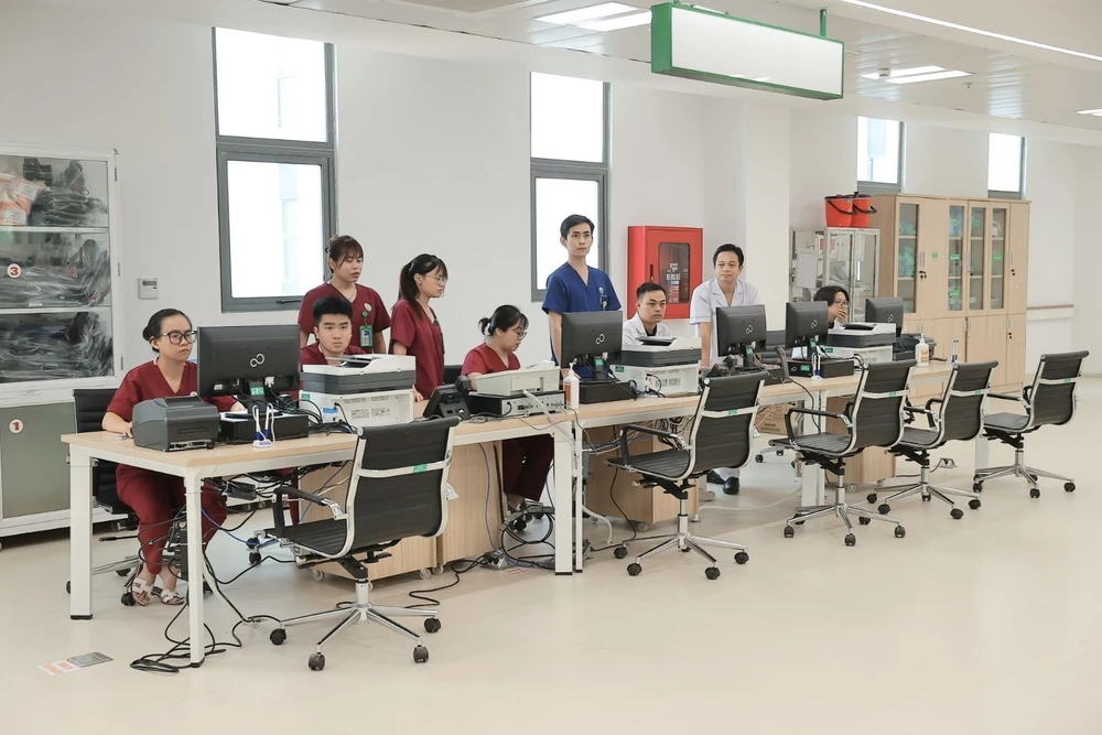 Bộ trưởng Y tế kiểm tra việc chuẩn bị khai trương Bệnh viện Việt Đức cơ sở Ninh Bình - Ảnh 6. Bộ trưởng Y tế kiểm tra việc chuẩn bị khai trương Bệnh viện Việt Đức cơ sở Ninh Bình - Ảnh 6.
