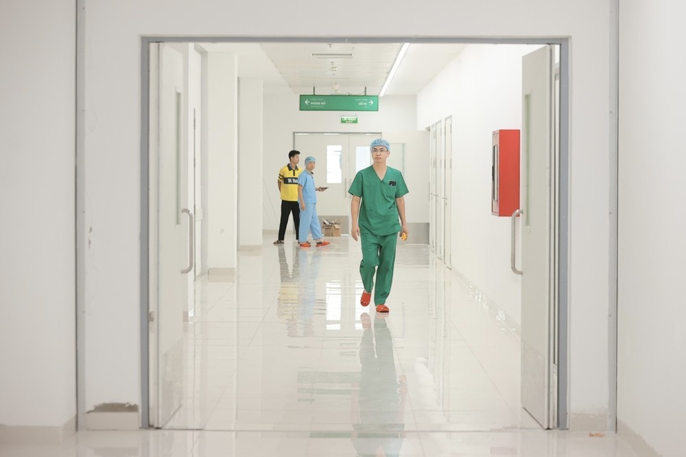 Bộ trưởng Y tế kiểm tra việc chuẩn bị khai trương Bệnh viện Việt Đức cơ sở Ninh Bình - Ảnh 7. Bộ trưởng Y tế kiểm tra việc chuẩn bị khai trương Bệnh viện Việt Đức cơ sở Ninh Bình - Ảnh 7.