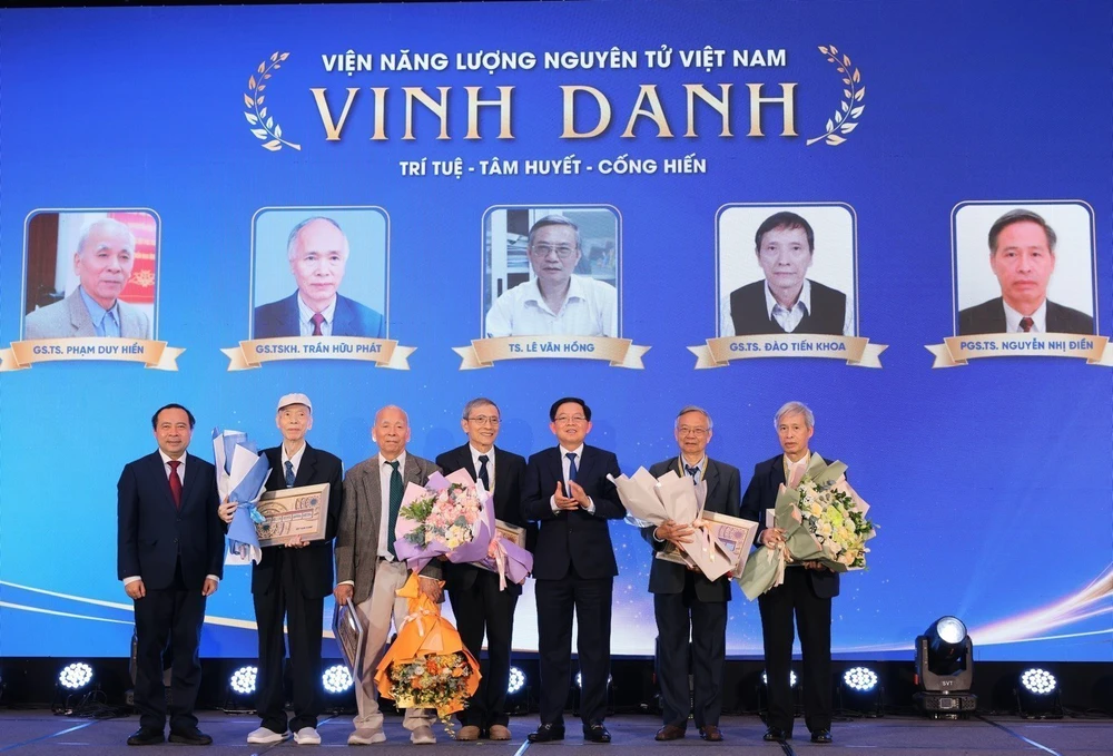 Phó Thủ tướng Hồ Quốc Dũng: Đưa khoa học hạt nhân trở thành động lực then chốt cho sự phát triển đất nước - Ảnh 3. Phó Thủ tướng Hồ Quốc Dũng: Đưa khoa học hạt nhân trở thành động lực then chốt cho sự phát triển đất nước - Ảnh 3.
