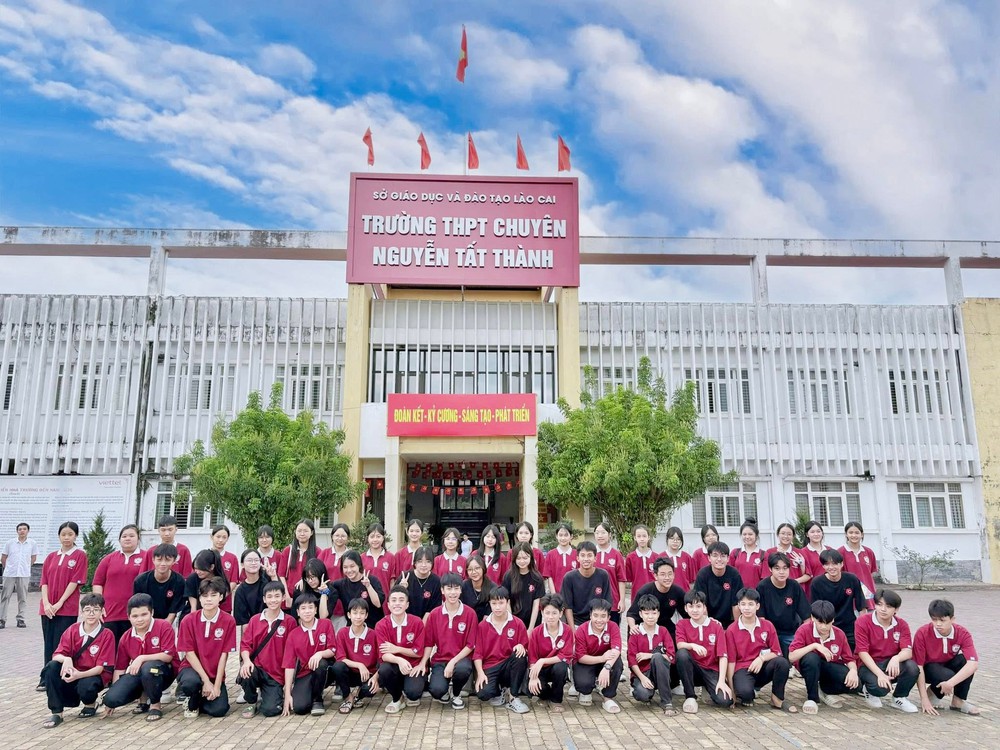 Cụm thí sinh đạt nhiều điểm 10 Toán là của Trường THPT chuyên Nguyễn Tất Thành, Lào Cai - Ảnh 1. Cụm thí sinh đạt nhiều điểm 10 Toán là của Trường THPT chuyên Nguyễn Tất Thành, Lào Cai - Ảnh 1.
