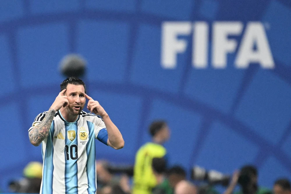 Vì sao Messi thường xuyên sút hỏng 11m? - Ảnh 2.