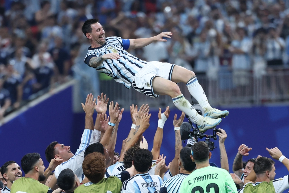 Argentina và hành trình vượt ngưỡng: Cuối cùng, bóng đá đâu chỉ là một trò chơi - Ảnh 1. Argentina và hành trình vượt ngưỡng: Cuối cùng, bóng đá đâu chỉ là một trò chơi - Ảnh 1.