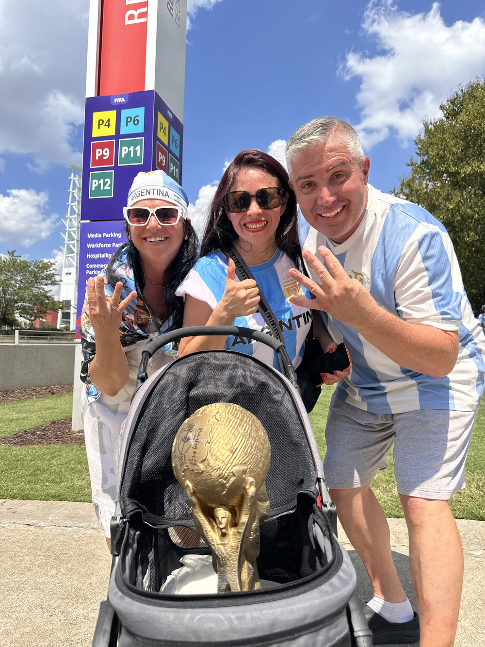 Kí sự World Cup: Xuống “địa ngục” và trở về theo phong cách Argentina - Ảnh 2. Kí sự World Cup: Xuống “địa ngục” và trở về theo phong cách Argentina - Ảnh 2.