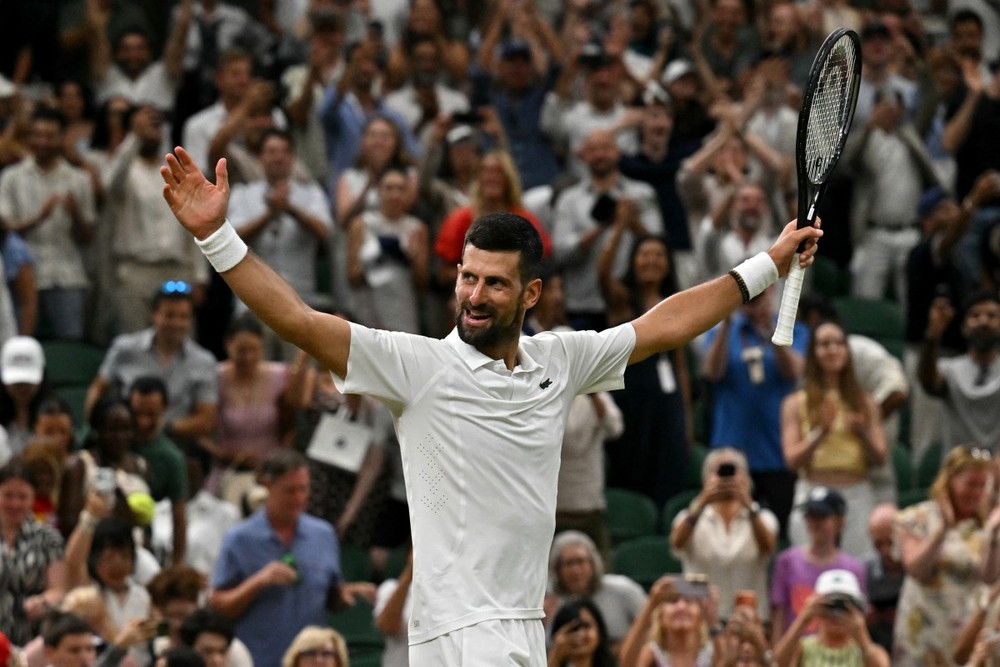 Novak Djokovic thêm một lần chứng minh đẳng cấp huyền thoại khi vượt qua Felix Auger-Aliassime sau trận tứ kết dài nhất lịch sử Wimbledon. Ảnh: AFP Novak Djokovic thêm một lần chứng minh đẳng cấp huyền thoại khi vượt qua Felix Auger-Aliassime sau trận tứ kết dài nhất lịch sử Wimbledon. Ảnh: AFP
