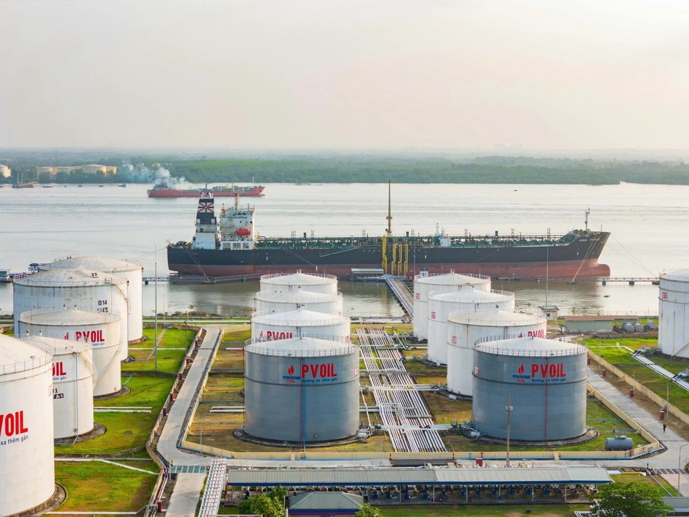 Xăng E10: Dấu ấn tiên phong của Petrovietnam trong nửa đầu năm 2026 - Ảnh 4. Xăng E10: Dấu ấn tiên phong của Petrovietnam trong nửa đầu năm 2026 - Ảnh 4.