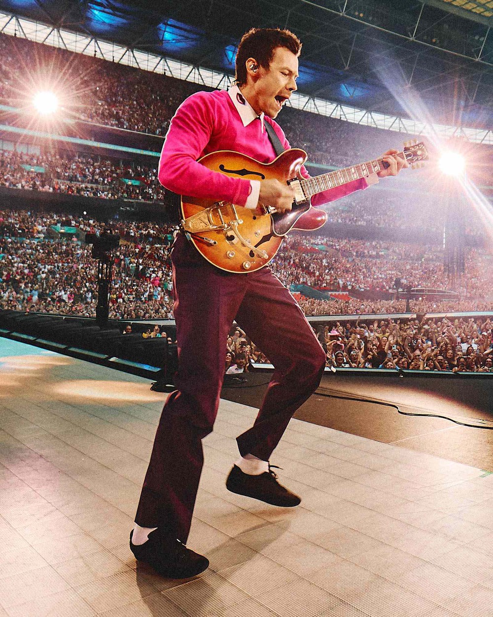 Harry Styles lập kỷ lục Guinness với 12 đêm kín chỗ ở Wembley - Ảnh 5. Harry Styles lập kỷ lục Guinness với 12 đêm kín chỗ ở Wembley - Ảnh 5.