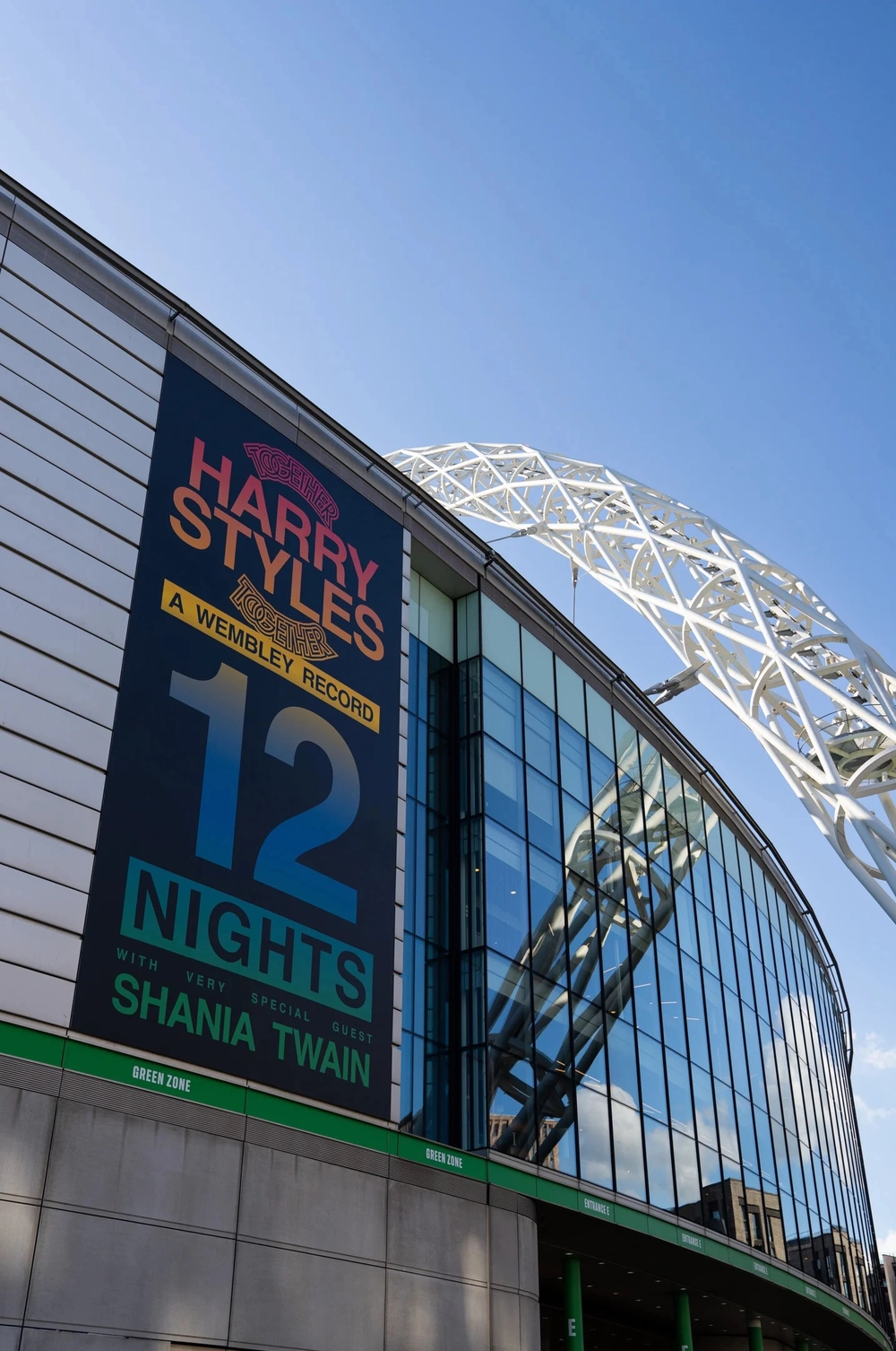 Harry Styles lập kỷ lục Guinness với 12 đêm kín chỗ ở Wembley - Ảnh 7. Harry Styles lập kỷ lục Guinness với 12 đêm kín chỗ ở Wembley - Ảnh 7.