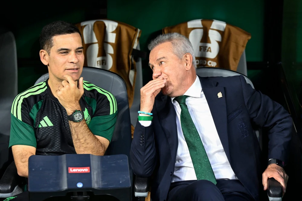 Mexico bổ nhiệm Rafael Marquez (trái) làm HLV trưởng. Ảnh: AFP Mexico bổ nhiệm Rafael Marquez (trái) làm HLV trưởng. Ảnh: AFP