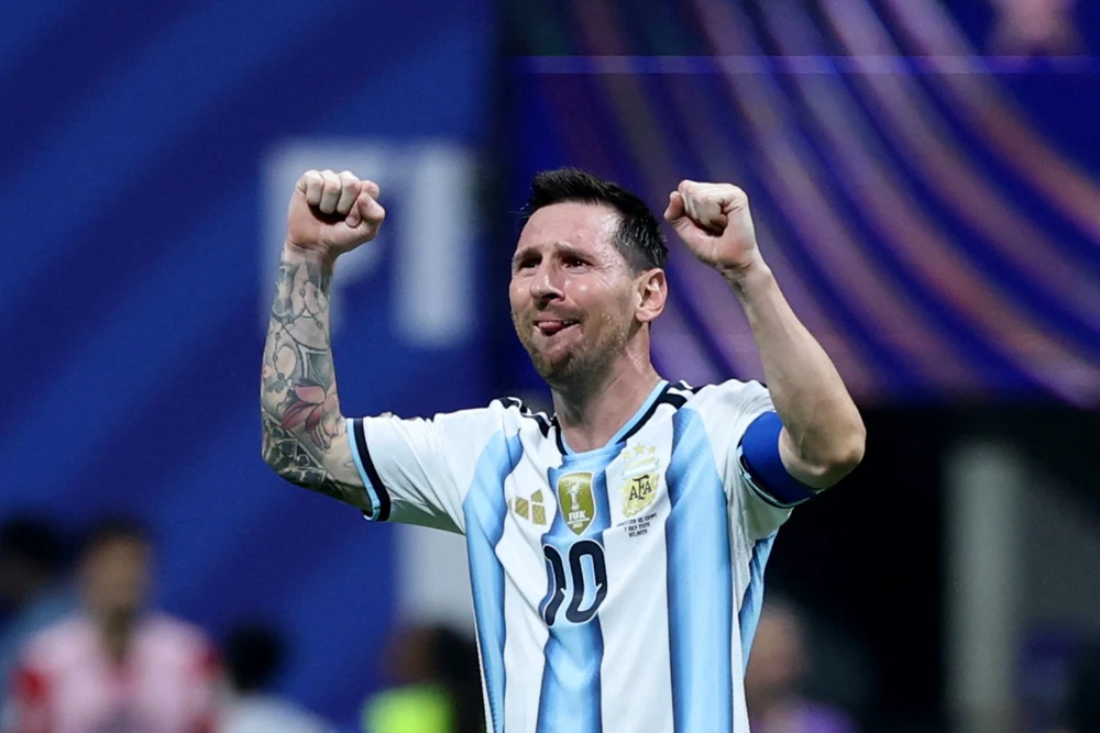 Argentina đã ngược dòng đầy cảm xúc để đánh bại Ai Cập 3-2 tại vòng 1/8 World Cup 2026. Một quyết định quan trọng của HLV Scaloni với Messi đã tạo ra bước ngoặt. Ảnh: AFP