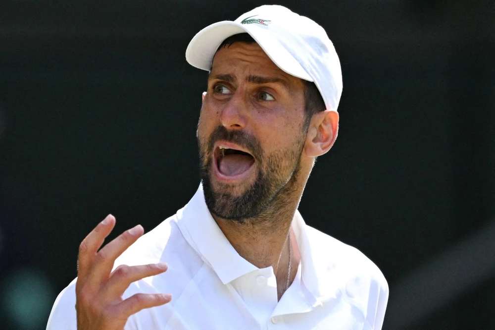 Djokovic nổi giận vì quyết định gây tranh cãi tại Wimbledon 2026 - Ảnh 1. Djokovic nổi giận vì quyết định gây tranh cãi tại Wimbledon 2026 - Ảnh 1.