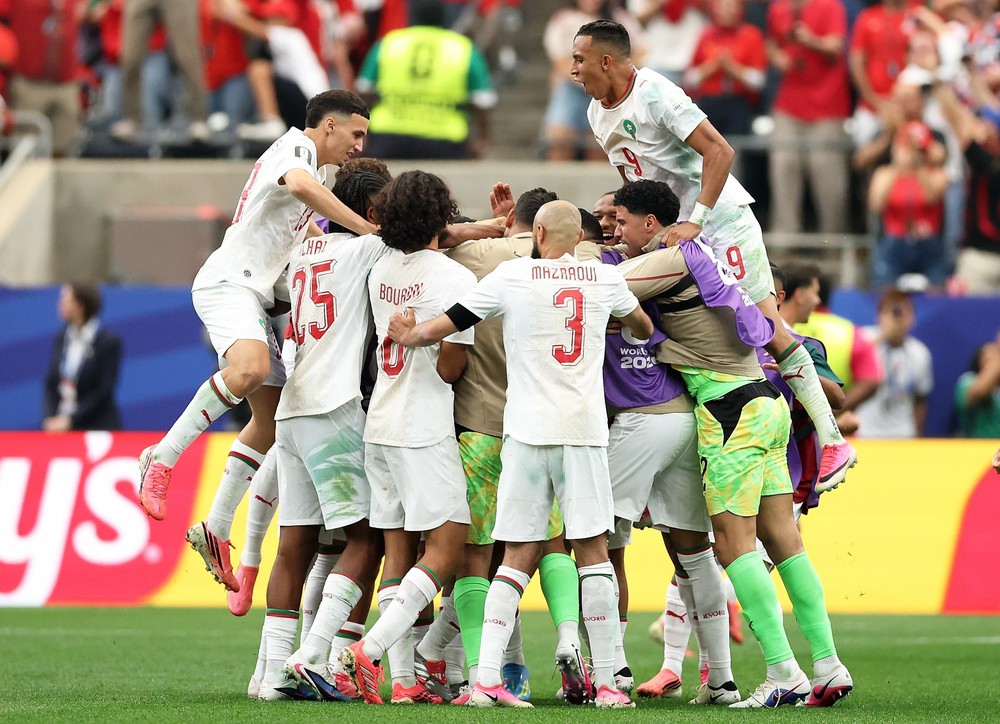 Thơ World Cup: Chủ nhà tan mộng - Ảnh 1. Thơ World Cup: Chủ nhà tan mộng - Ảnh 1.
