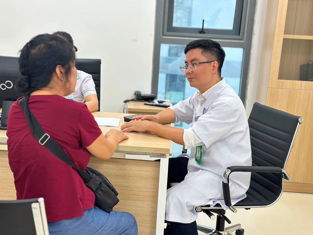 Những người bệnh đầu tiên của Bệnh viện Việt Đức cơ sở Ninh Bình - Ảnh 2. Những người bệnh đầu tiên của Bệnh viện Việt Đức cơ sở Ninh Bình - Ảnh 2.