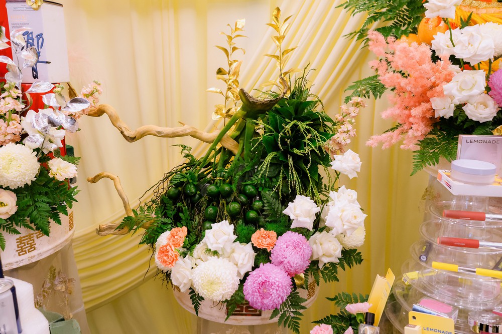 Rộn ràng chuyện cưới hỏi cùng BST "Đóa hoa vàng dưới biển xanh" - Ảnh 2. Rộn ràng chuyện cưới hỏi cùng BST "Đóa hoa vàng dưới biển xanh" - Ảnh 2.