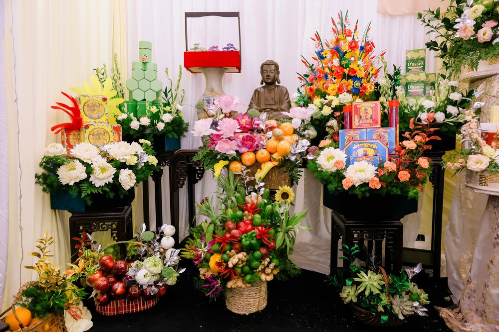 Rộn ràng chuyện cưới hỏi cùng BST "Đóa hoa vàng dưới biển xanh" - Ảnh 1. Rộn ràng chuyện cưới hỏi cùng BST "Đóa hoa vàng dưới biển xanh" - Ảnh 1.