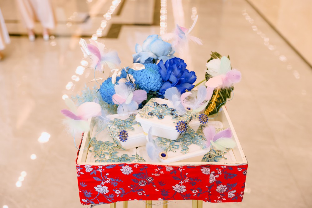 Rộn ràng chuyện cưới hỏi cùng BST "Đóa hoa vàng dưới biển xanh" - Ảnh 3. Rộn ràng chuyện cưới hỏi cùng BST "Đóa hoa vàng dưới biển xanh" - Ảnh 3.