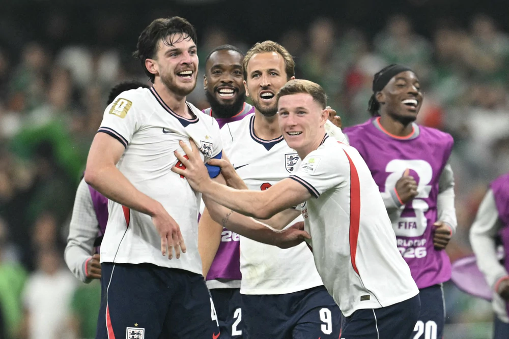 Hết mưa lại nắng, vận đen thời tiết đeo bám ĐT Anh tại World Cup 2026 - Ảnh 1. Hết mưa lại nắng, vận đen thời tiết đeo bám ĐT Anh tại World Cup 2026 - Ảnh 1.