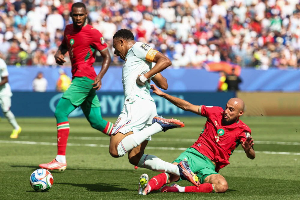 TRỰC TIẾP bóng đá Pháp 0-0 Morocco: Mbappe đá hỏng phạt đền (H1) - Ảnh 2. TRỰC TIẾP bóng đá Pháp 0-0 Morocco: Mbappe đá hỏng phạt đền (H1) - Ảnh 2.