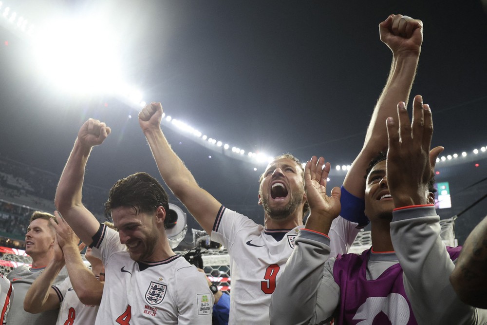 Tin nóng thể thao tối 9/7: Nước Anh nghỉ lễ nếu đội tuyển vô địch World Cup 2026, Djokovic và 16 tay vợt tại Wimbledon bị phạt - Ảnh 1. Tin nóng thể thao tối 9/7: Nước Anh nghỉ lễ nếu đội tuyển vô địch World Cup 2026, Djokovic và 16 tay vợt tại Wimbledon bị phạt - Ảnh 1.