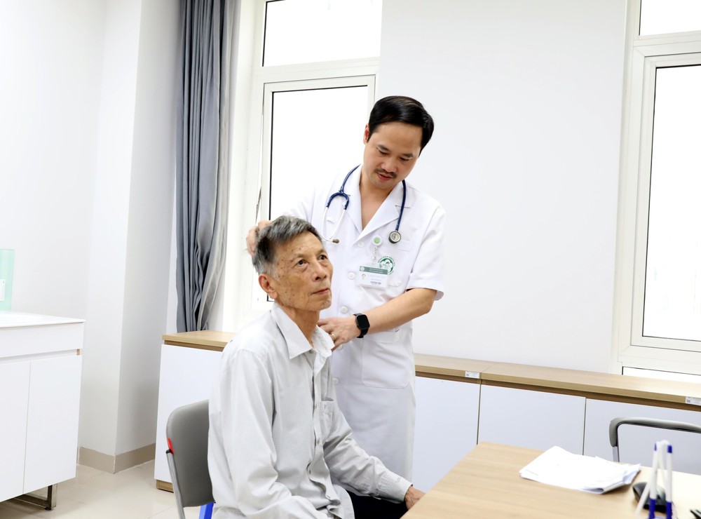 Vì một Việt Nam khỏe mạnh: Xây dựng một nền y tế hiện đại, công bằng, hiệu quả, lấy người dân làm trung tâm - Ảnh 1. Vì một Việt Nam khỏe mạnh: Xây dựng một nền y tế hiện đại, công bằng, hiệu quả, lấy người dân làm trung tâm - Ảnh 1.