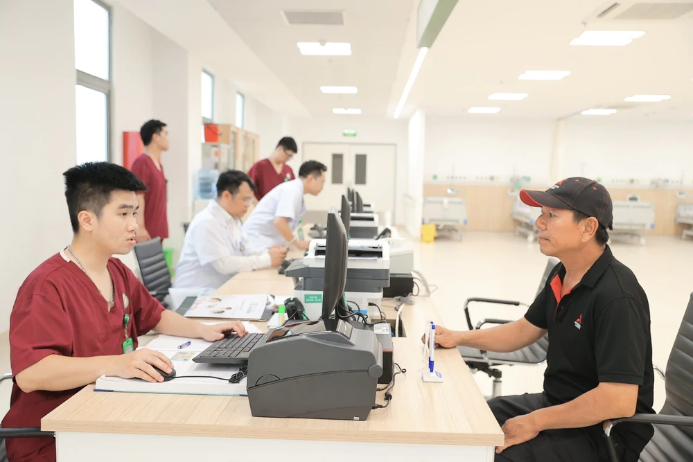 Vì một Việt Nam khỏe mạnh: Xây dựng một nền y tế hiện đại, công bằng, hiệu quả, lấy người dân làm trung tâm - Ảnh 2. Vì một Việt Nam khỏe mạnh: Xây dựng một nền y tế hiện đại, công bằng, hiệu quả, lấy người dân làm trung tâm - Ảnh 2.