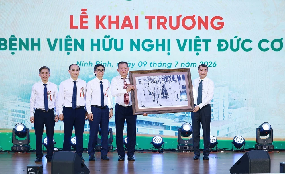 BV Việt Đức cơ sở Ninh Bình mở cửa mang kỹ thuật y tế chuyên sâu đến gần nhân dân - Ảnh 2. BV Việt Đức cơ sở Ninh Bình mở cửa mang kỹ thuật y tế chuyên sâu đến gần nhân dân - Ảnh 2.