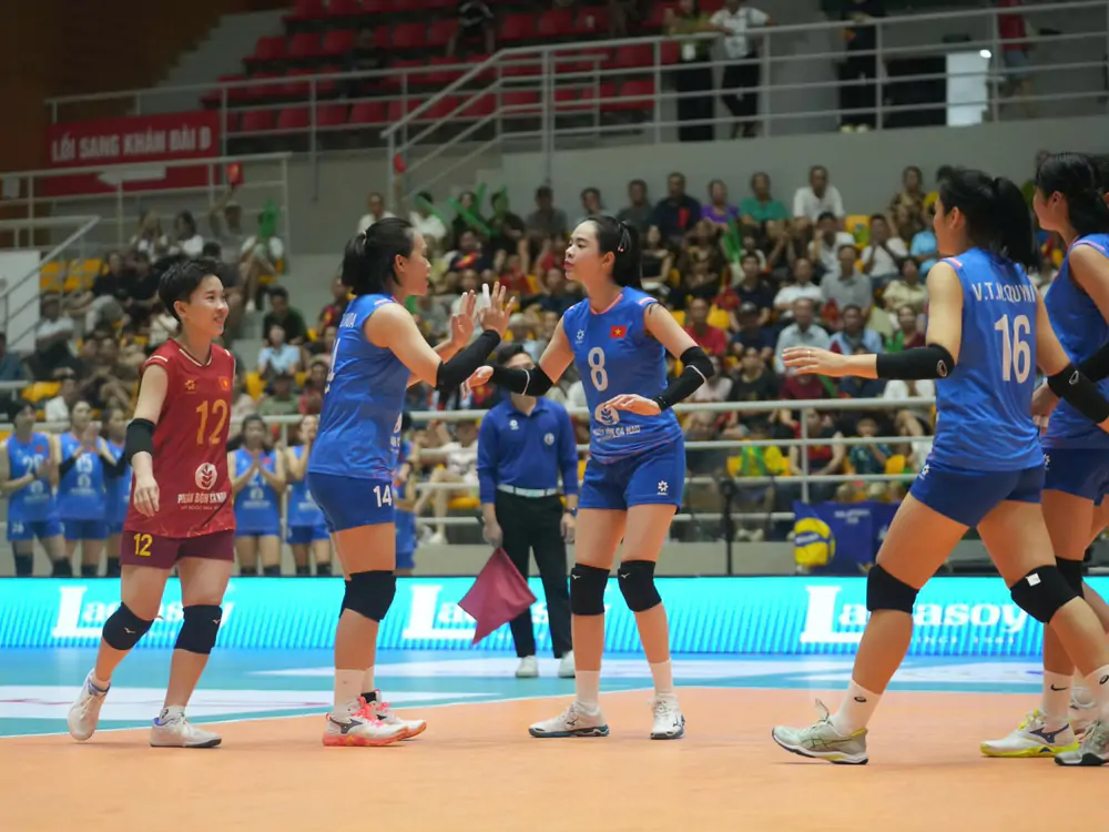 ĐT bóng chuyền nữ Việt Nam ngược dòng thắng Indonesia, hẹn Thái Lan ở trận quyết định - Ảnh 2. ĐT bóng chuyền nữ Việt Nam ngược dòng thắng Indonesia, hẹn Thái Lan ở trận quyết định - Ảnh 2.