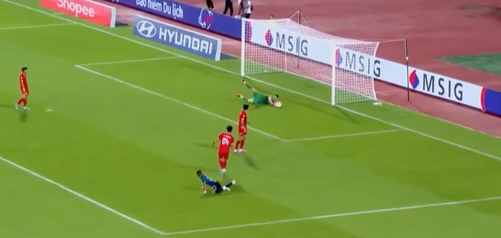 Patrik Lê Giang và hàng thủ đội tuyển Việt Nam trước bài kiểm tra lớn nhất ASEAN Cup 2026 - Ảnh 2. Patrik Lê Giang và hàng thủ đội tuyển Việt Nam trước bài kiểm tra lớn nhất ASEAN Cup 2026 - Ảnh 2.
