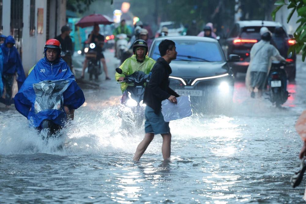Thời ngày 2/8: Mưa dông gia tăng, Bắc Bộ có nơi mưa to trên 90mm - Ảnh 1. Thời ngày 2/8: Mưa dông gia tăng, Bắc Bộ có nơi mưa to trên 90mm - Ảnh 1.