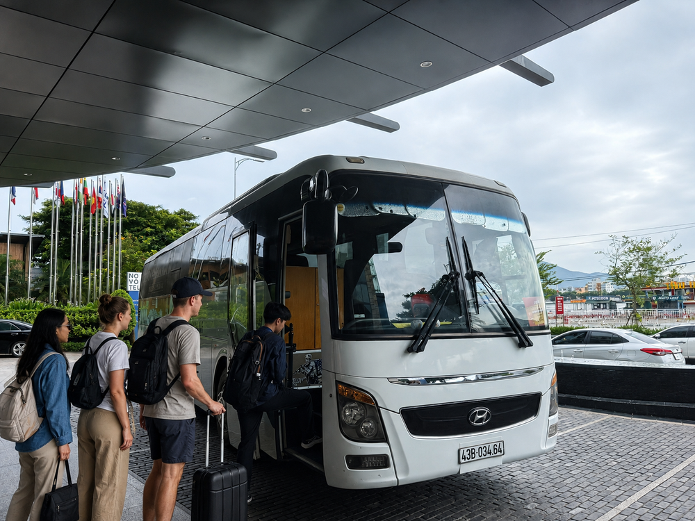 Sun World Ba Na Hills bố trí xe bus miễn phí đón khách từ Đà Nẵng - Ảnh 1.
