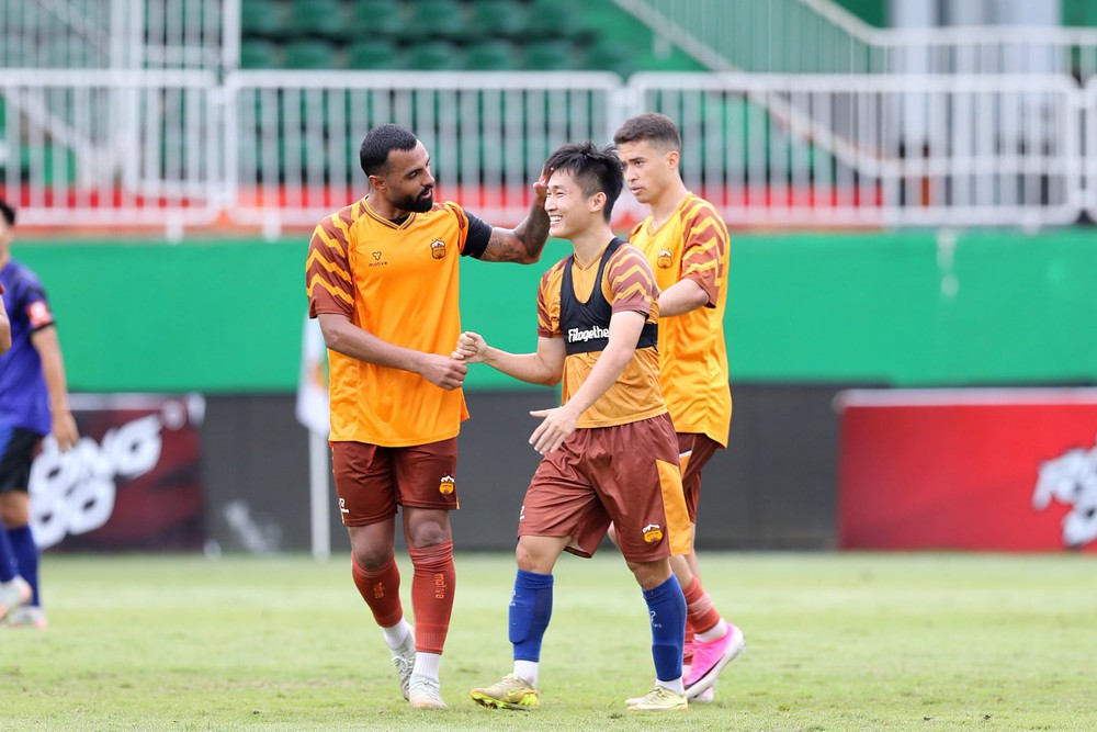 Tin nóng bóng đá Việt hôm nay 11/8: Đội tuyển Việt Nam được cộng điểm FIFA; Quang Hải dồn sức tập luyện đấu Malaysia - Ảnh 2. Tin nóng bóng đá Việt hôm nay 11/8: Đội tuyển Việt Nam được cộng điểm FIFA; Quang Hải dồn sức tập luyện đấu Malaysia - Ảnh 2.