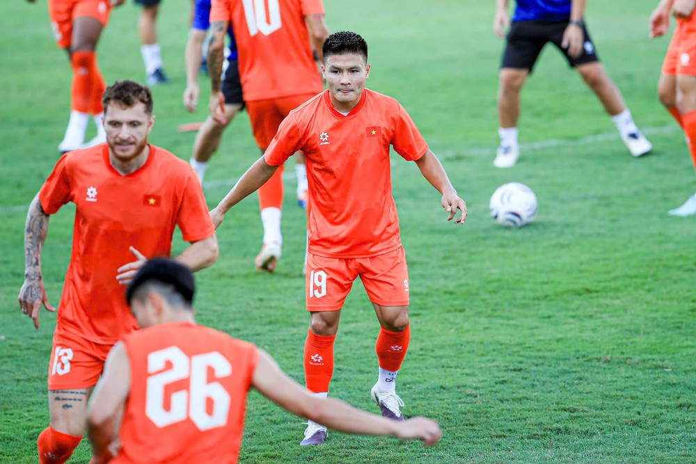 Tin nóng bóng đá Việt hôm nay 11/8: Đội tuyển Việt Nam được cộng điểm FIFA; Quang Hải dồn sức tập luyện đấu Malaysia - Ảnh 3. Tin nóng bóng đá Việt hôm nay 11/8: Đội tuyển Việt Nam được cộng điểm FIFA; Quang Hải dồn sức tập luyện đấu Malaysia - Ảnh 3.