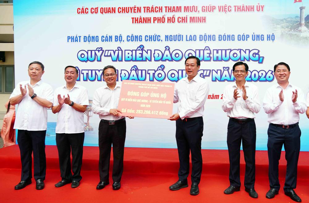 Lan tỏa tinh thần yêu nước, hướng về biên giới, biển đảo Tổ quốc - Ảnh 1. Lan tỏa tinh thần yêu nước, hướng về biên giới, biển đảo Tổ quốc - Ảnh 1.