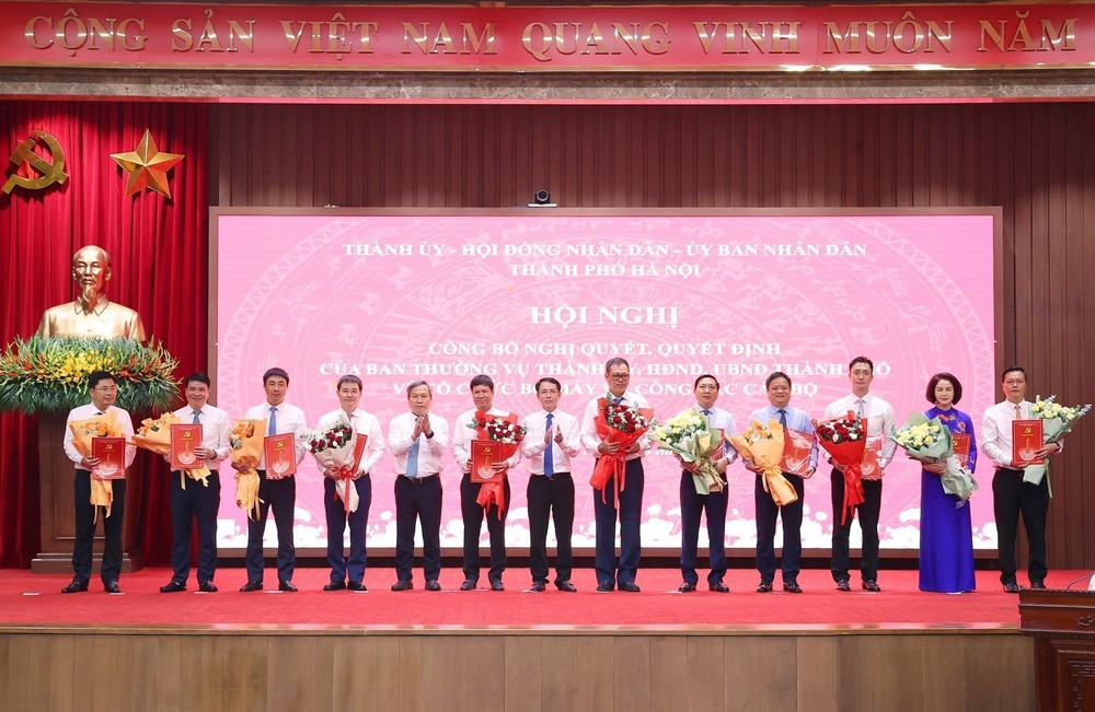 Hà Nội công bố 47 quyết định về công tác cán bộ sau sắp xếp bộ máy - Ảnh 3. Hà Nội công bố 47 quyết định về công tác cán bộ sau sắp xếp bộ máy - Ảnh 3.