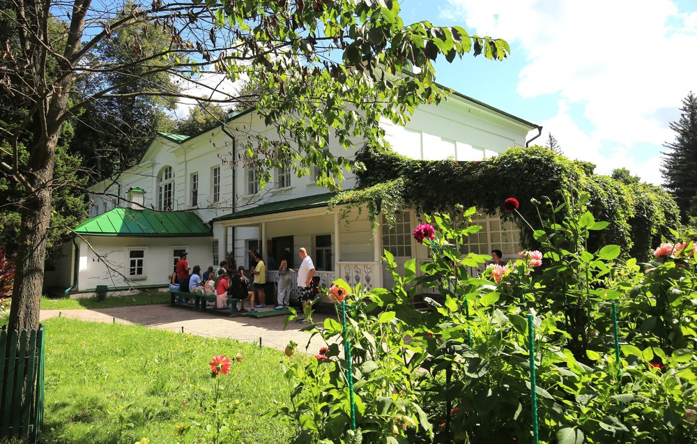 Không gian xanh Yasnaya Polyana: nơi Đại văn hào Lev Tolstoi viết Chiến tranh và hòa bình - Ảnh 1. Không gian xanh Yasnaya Polyana: nơi Đại văn hào Lev Tolstoi viết Chiến tranh và hòa bình - Ảnh 1.