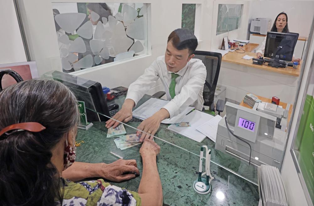 Ngân hàng Nhà nước chỉ đạo giảm tối thiểu 1% lãi suất cho vay với doanh nghiệp nhỏ và vừa - Ảnh 2.