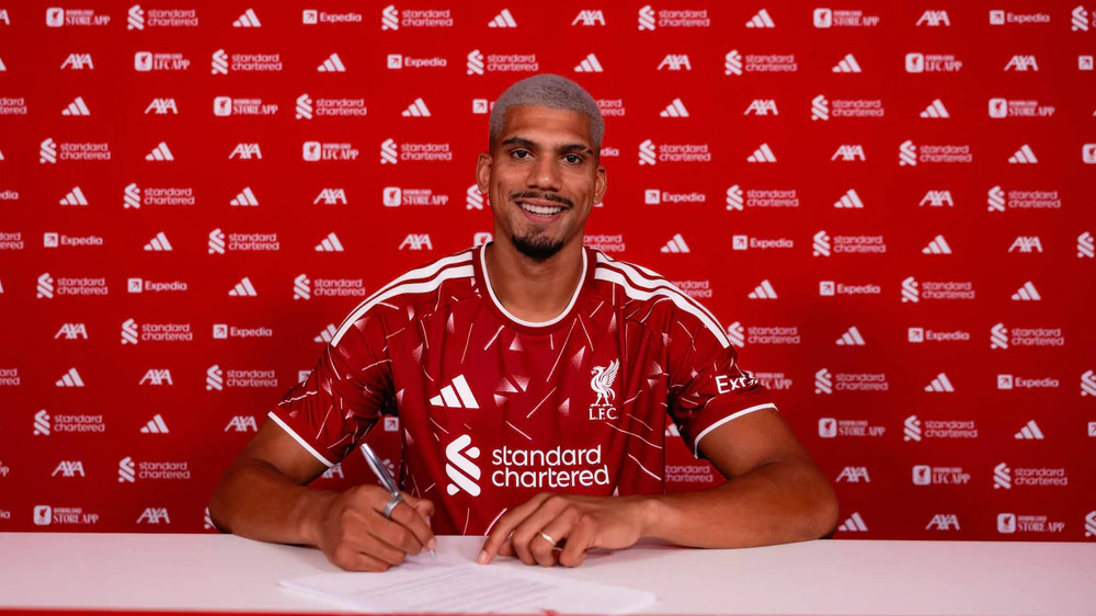 Liverpool trước mùa giải mới: Chốt Araujo xong sẽ đến Barcola? - Ảnh 1. Liverpool trước mùa giải mới: Chốt Araujo xong sẽ đến Barcola? - Ảnh 1.