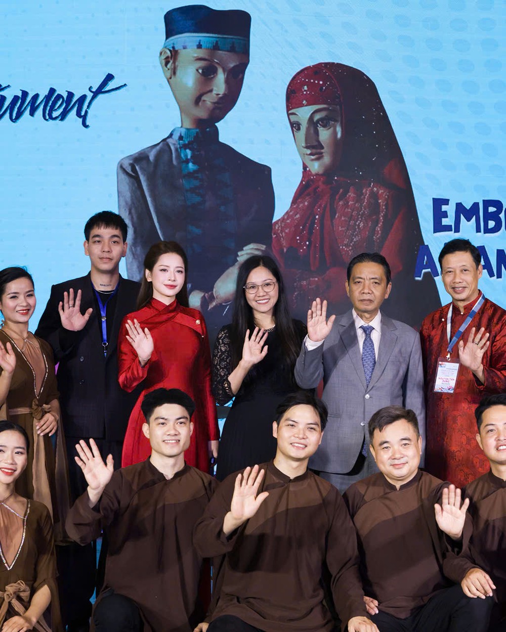 Ca sĩ Chi Pu lan tỏa sắc màu văn hóa Việt Nam tại Manila - Ảnh 1. Ca sĩ Chi Pu lan tỏa sắc màu văn hóa Việt Nam tại Manila - Ảnh 1.