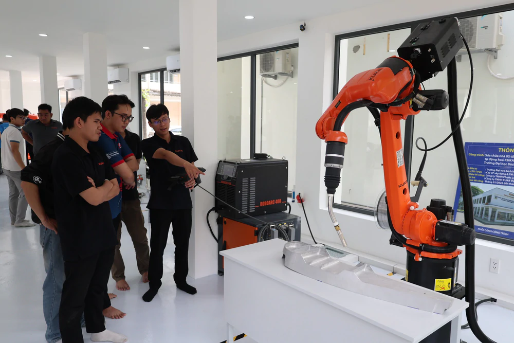 Phê duyệt Chương trình quốc gia phát triển nhân lực trí tuệ nhân tạo - Ảnh 1. Phê duyệt Chương trình quốc gia phát triển nhân lực trí tuệ nhân tạo - Ảnh 1.