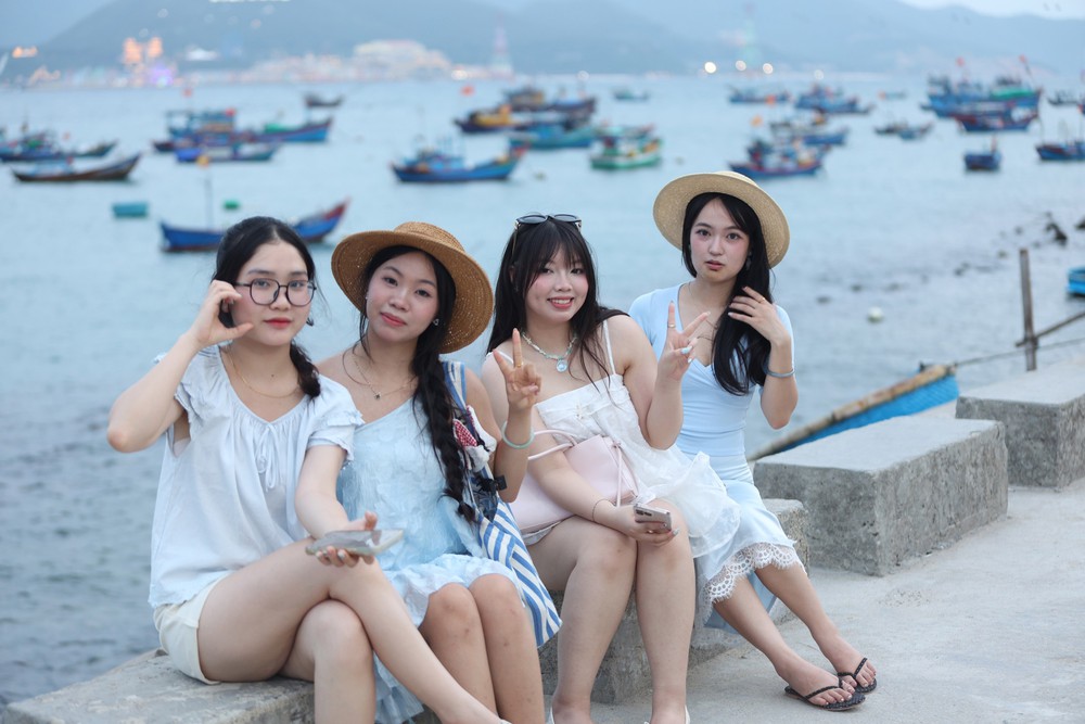 Khánh Hòa: Bến du thuyền Vĩnh Nguyên thu hút du khách tới "check-in" - Ảnh 7.