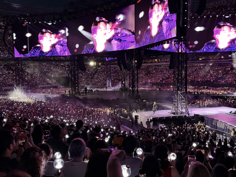 BTS chinh phục Bắc Mỹ: Từ "BTS Boulevard" đến lời chào đặc biệt của Thống đốc Mỹ - Ảnh 3. BTS chinh phục Bắc Mỹ: Từ "BTS Boulevard" đến lời chào đặc biệt của Thống đốc Mỹ - Ảnh 3.