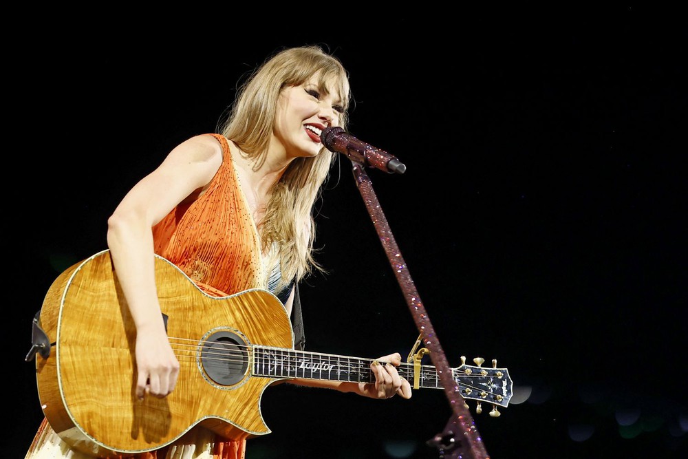Taylor Swift - nhạc sĩ trẻ nhất trên Đại sảnh Danh vọng Nhạc sĩ Nashville - Ảnh 1. Taylor Swift - nhạc sĩ trẻ nhất trên Đại sảnh Danh vọng Nhạc sĩ Nashville - Ảnh 1.